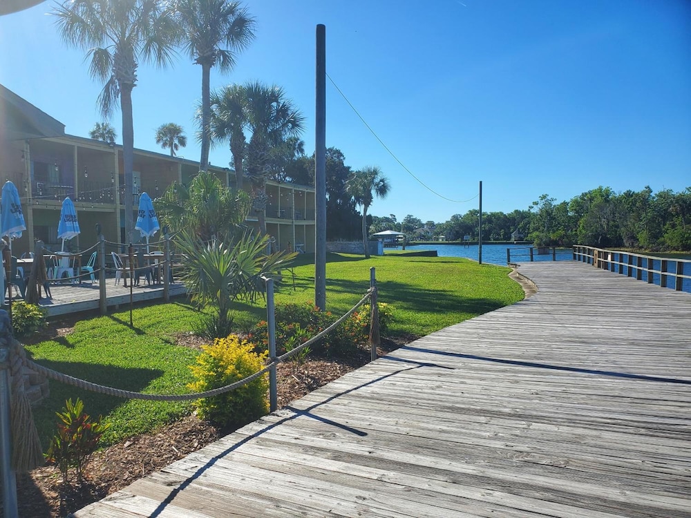 The Port Hotel and Marina 10/55