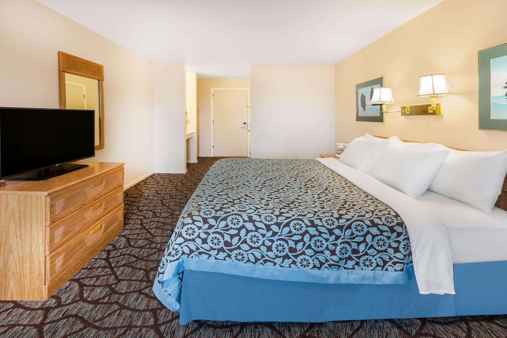 Baymont by Wyndham Manistee 14/42