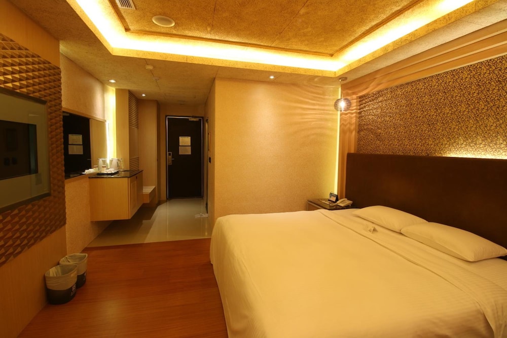 R7 Eco Hotel 6/33