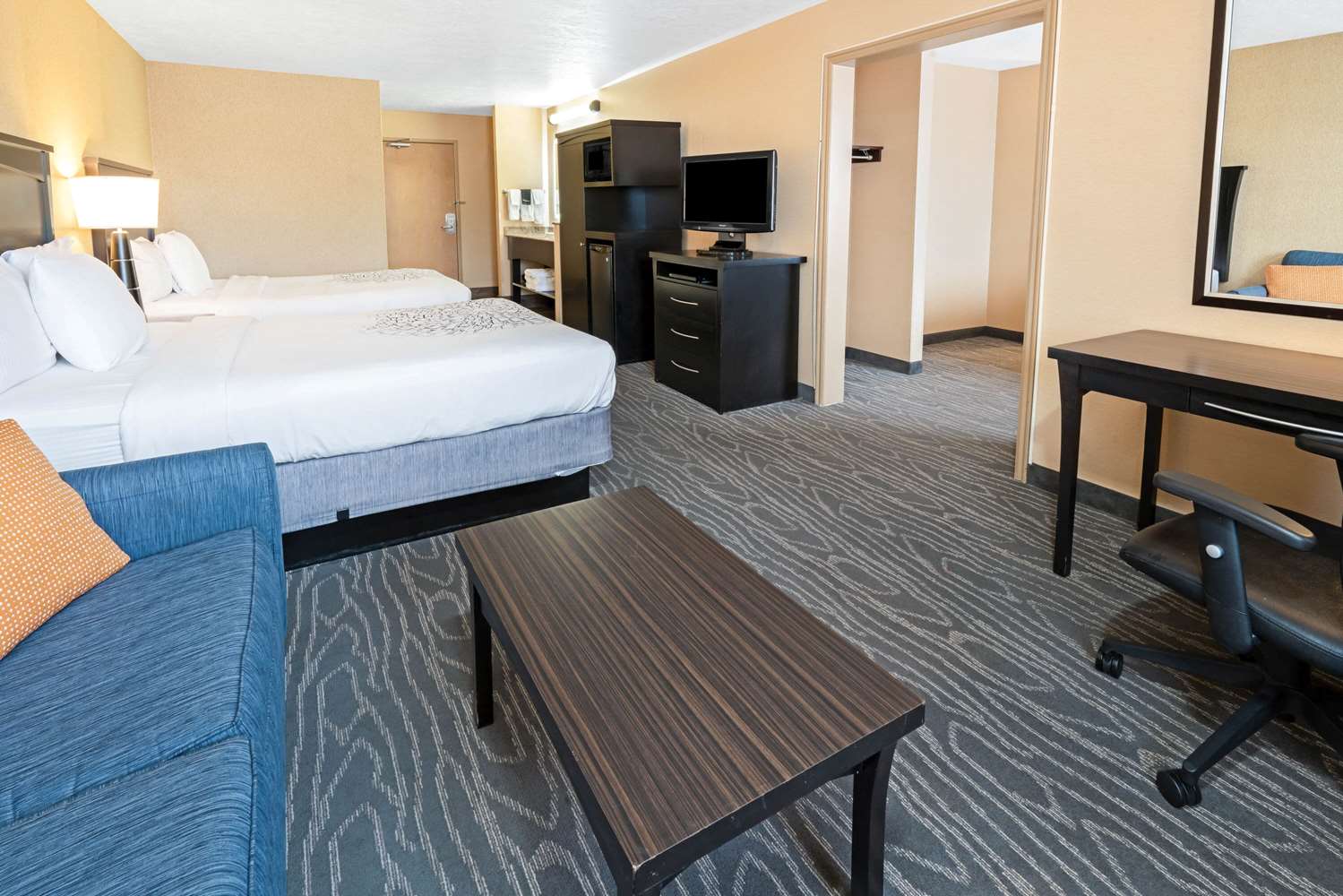 La Quinta Inn & Suites by Wyndham Logan 12/42