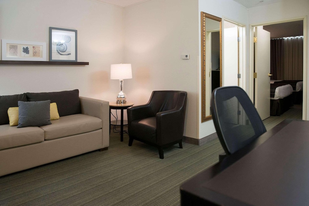 Country Inn & Suites By Radisson, Effingham, IL 14/17