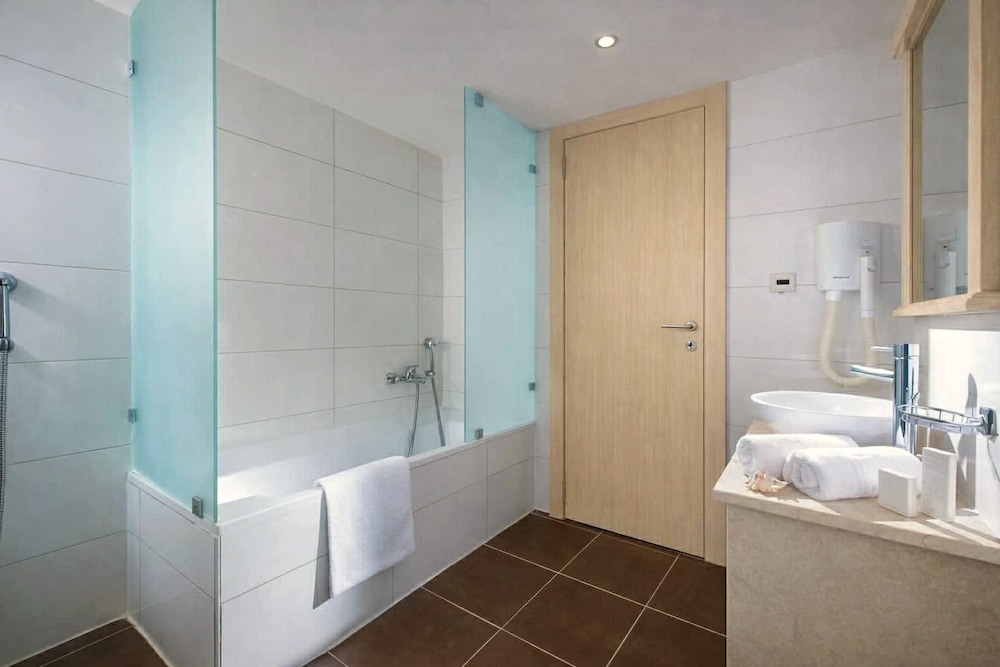 ROOM, DOUBLE BED, SIDE SEA VIEW