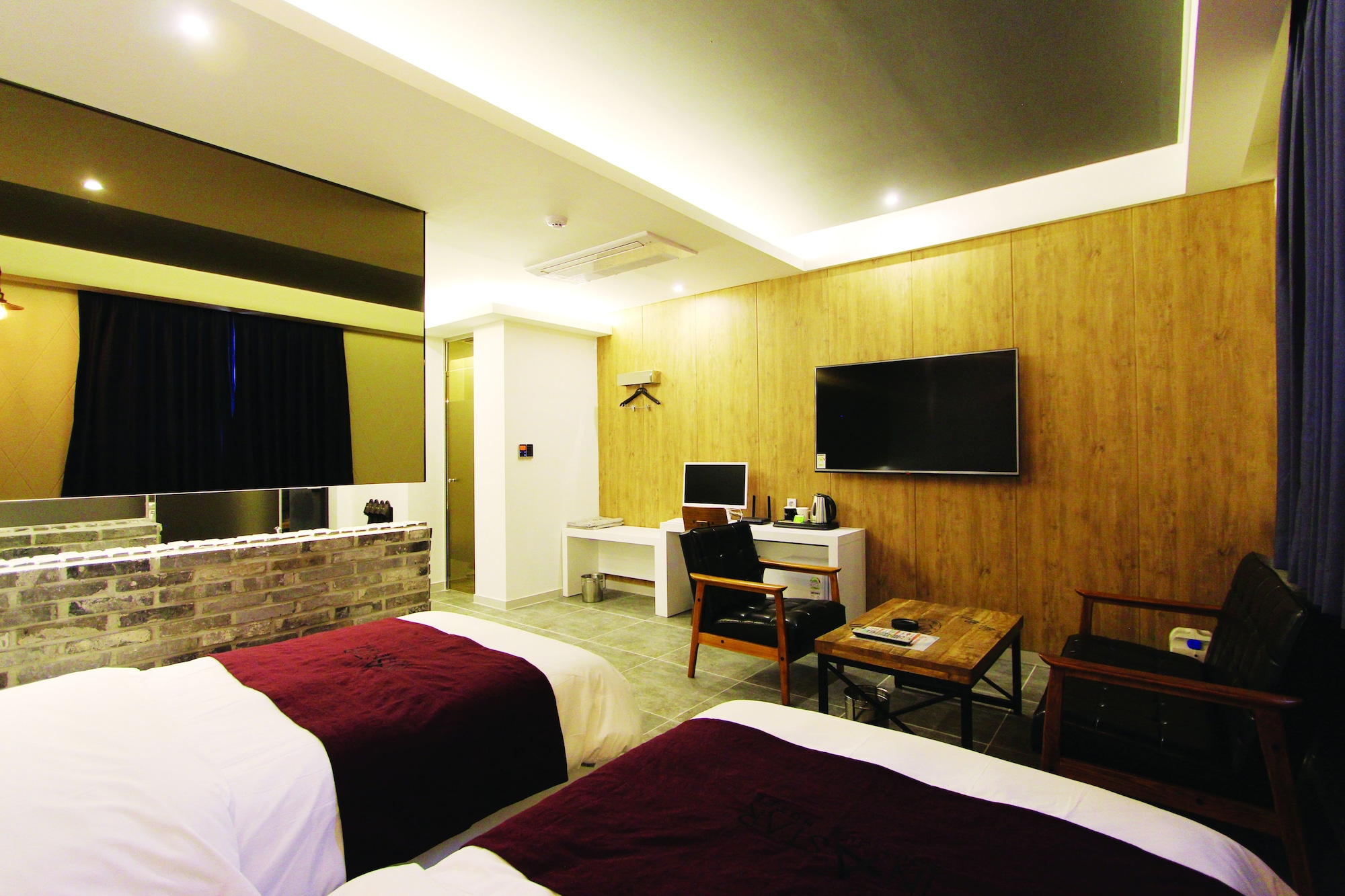 غرفة ديلوكس بسرير مزدوج وسرير فردي، Brown-Dot Hotel Daegu Hyukshin Doshi 7/10