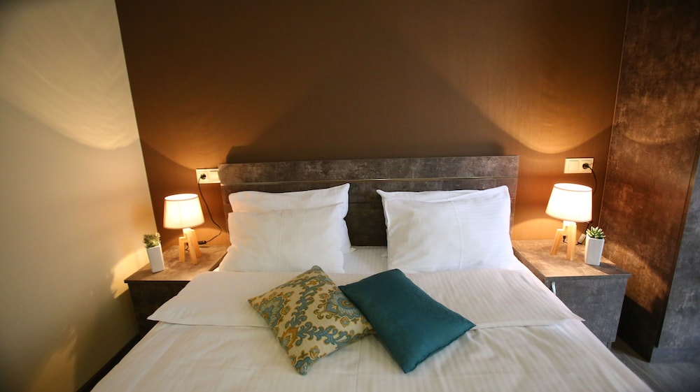 Nabadi Hotel 20/68