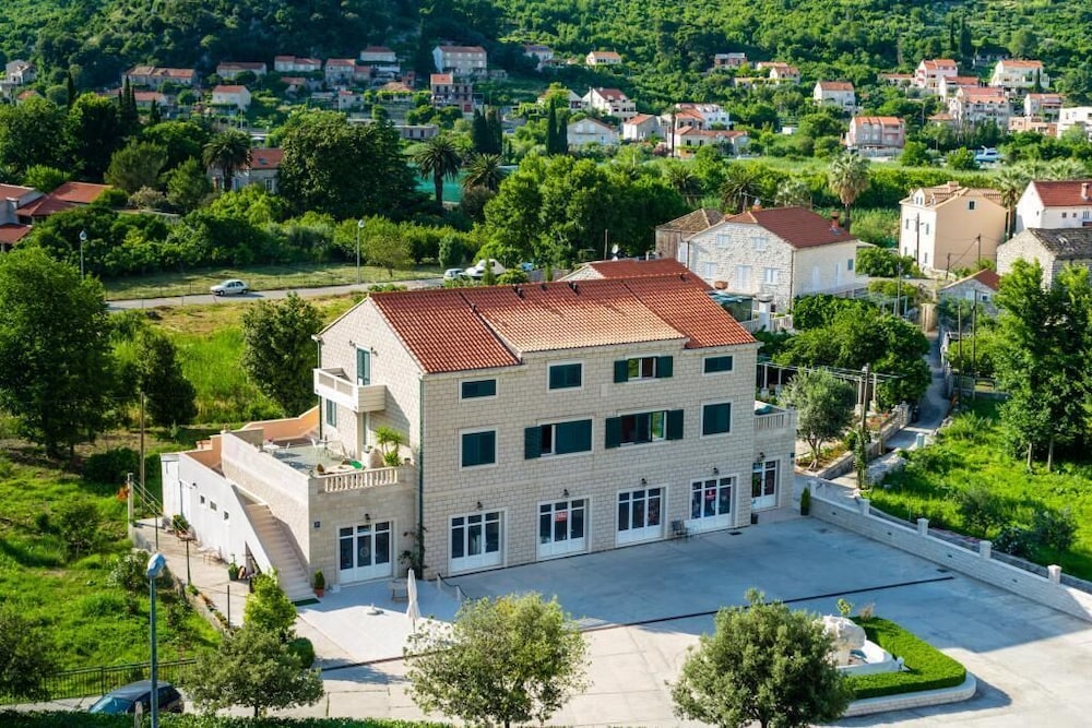 Apartments Dubelj 4/66