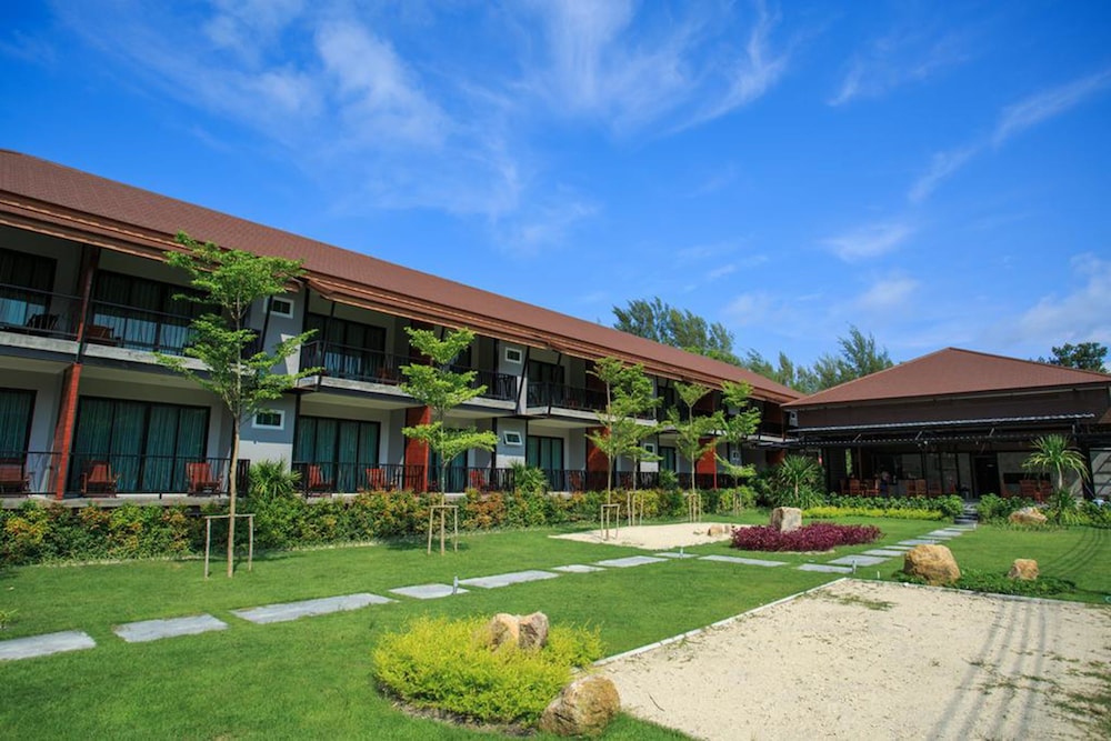 The Breeze Lipe Resort 34/44