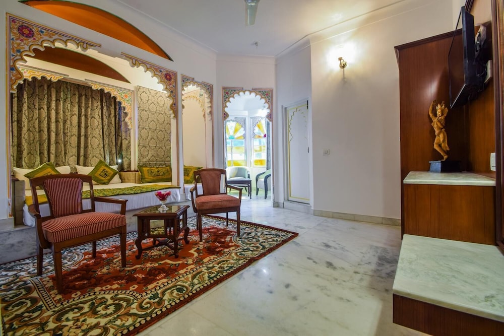 HOTEL RAJ PALACE 37/50