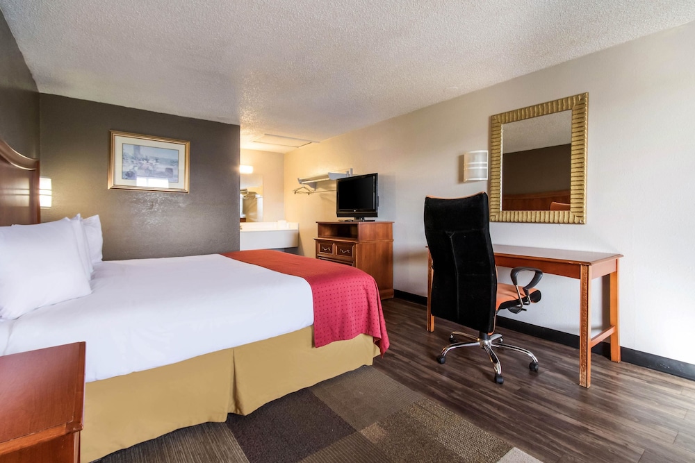 Rodeway Inn Near Hall Of Fame 24/36