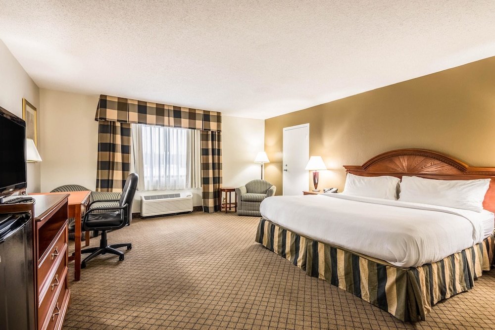 The Lux Hotel & Conference Center, Ascend Hotel Collection 20/39