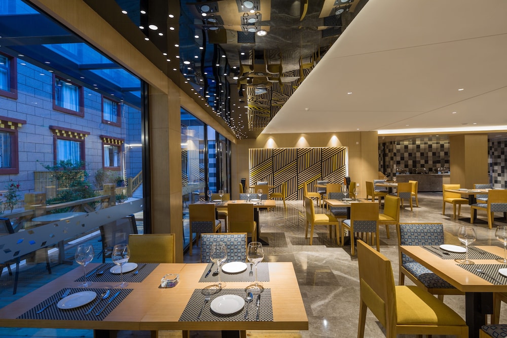Holiday Inn Express Daocheng Yading 56/67