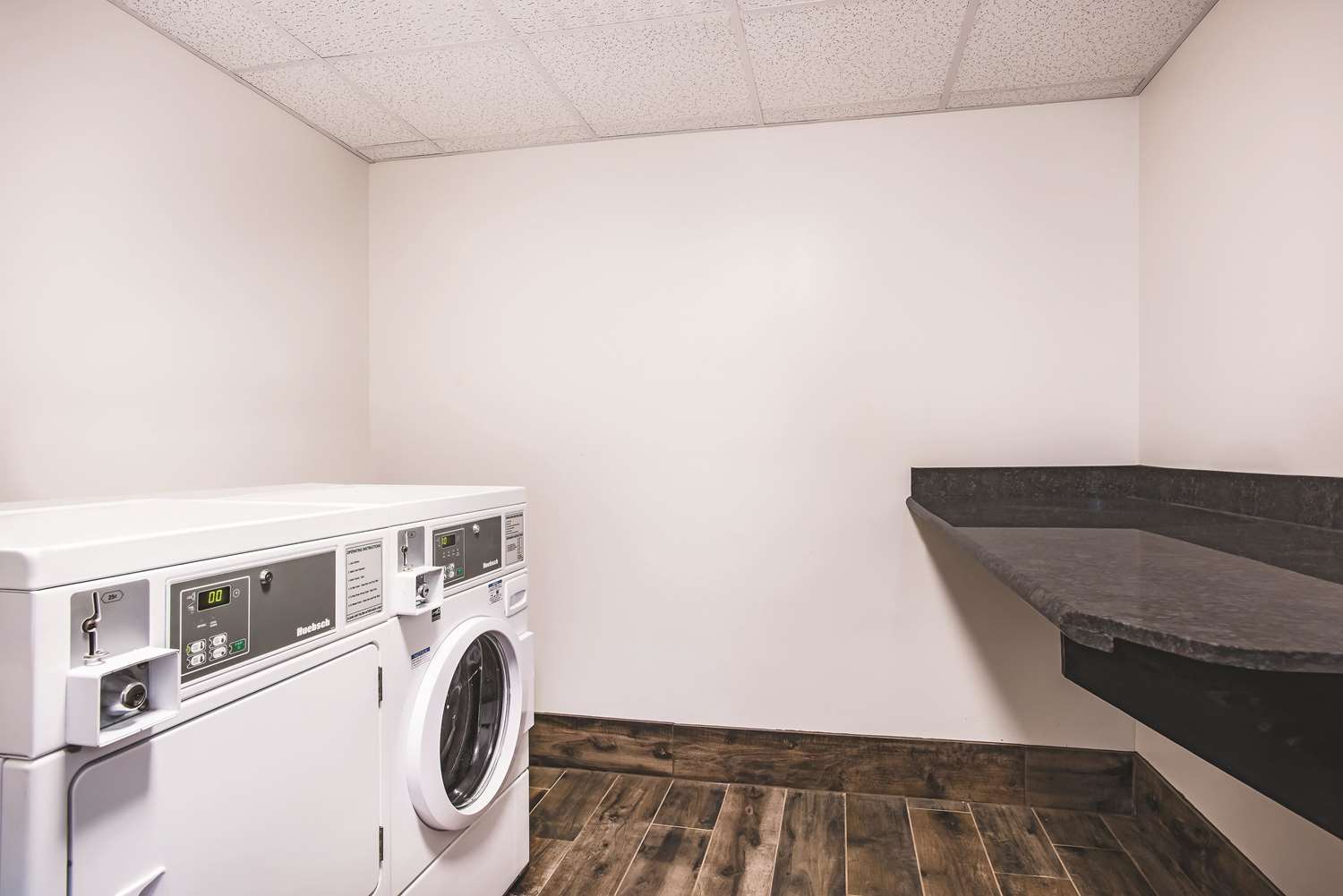 La Quinta Inn & Suites by Wyndham Chambersburg 17/17