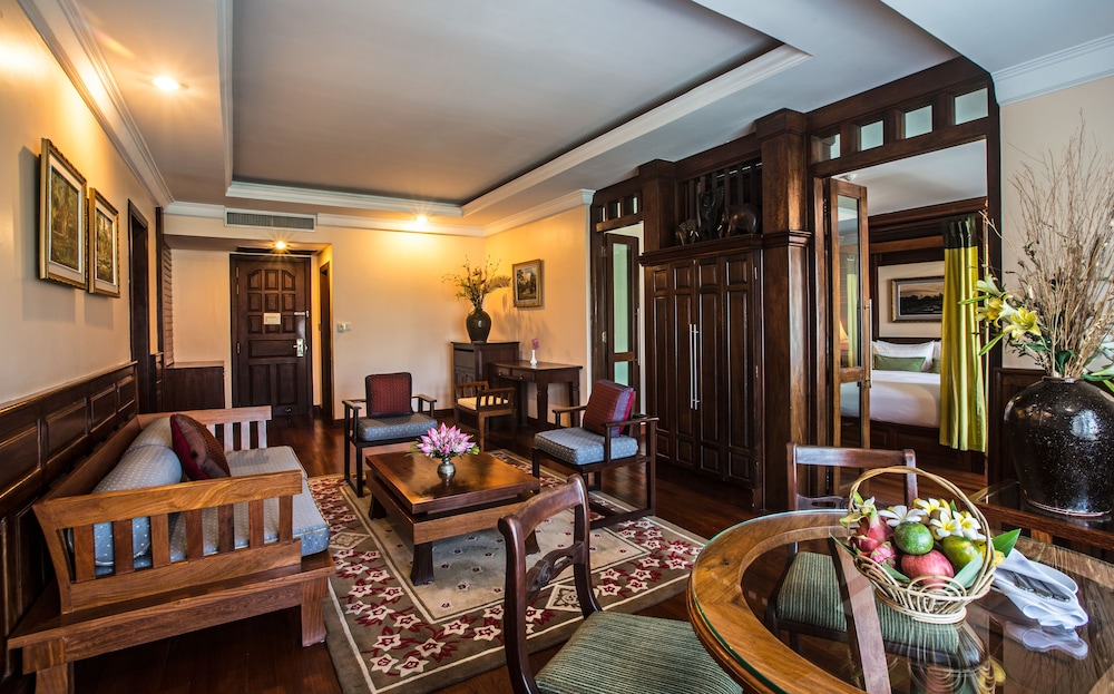 Prince Angkor Hotel and Spa 68/74