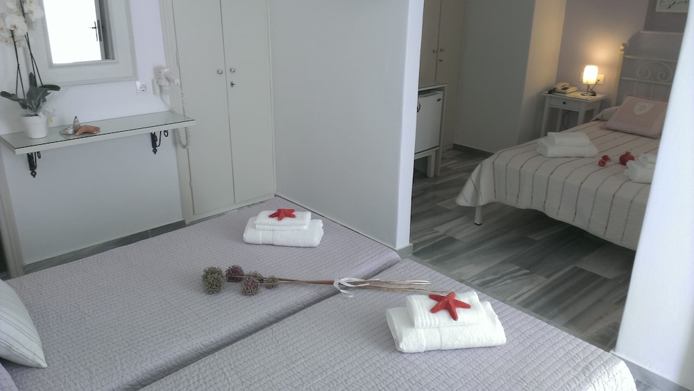 Hotel Cyclades 25/61