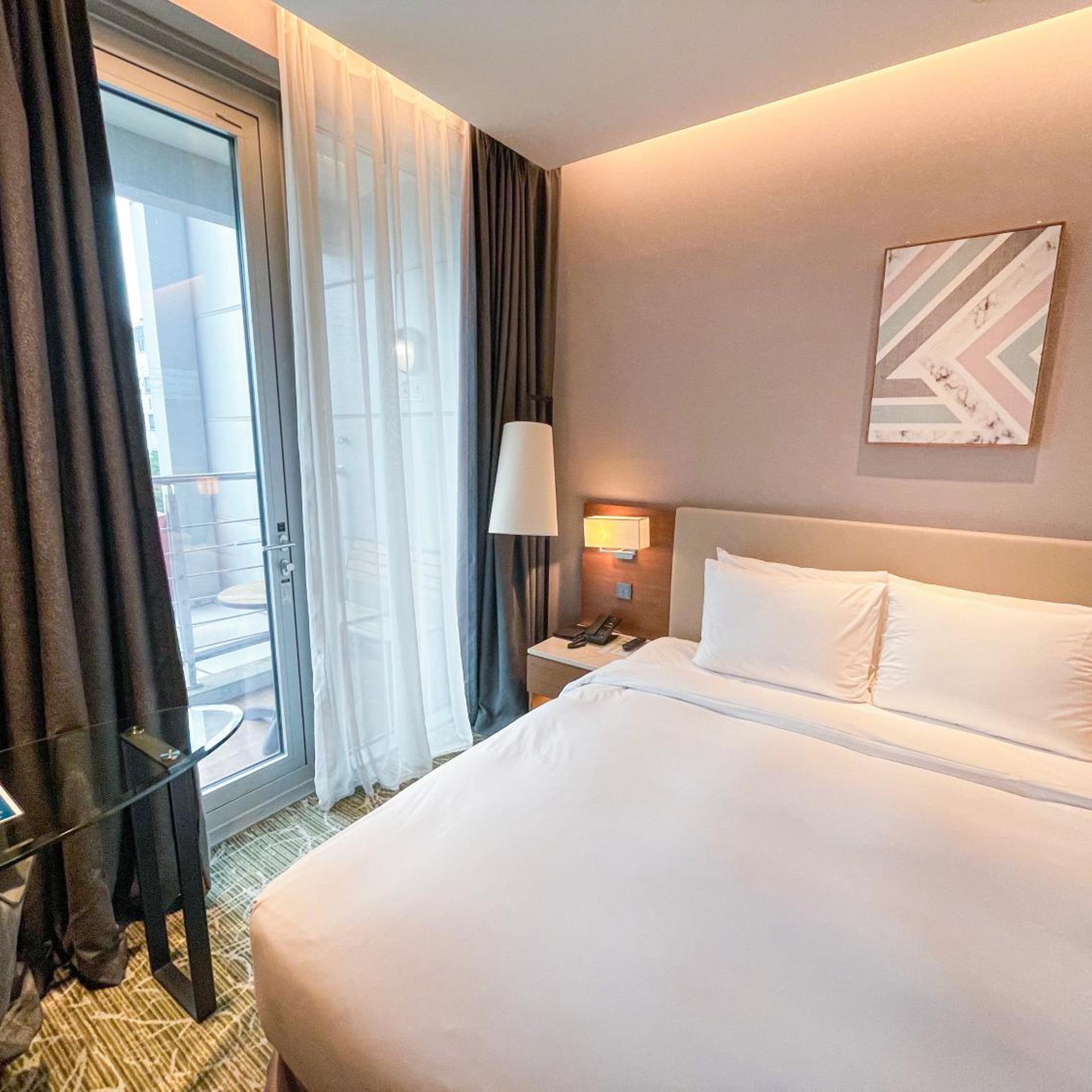 Artist, Deluxe, Single, Twin Beds, Balcony
