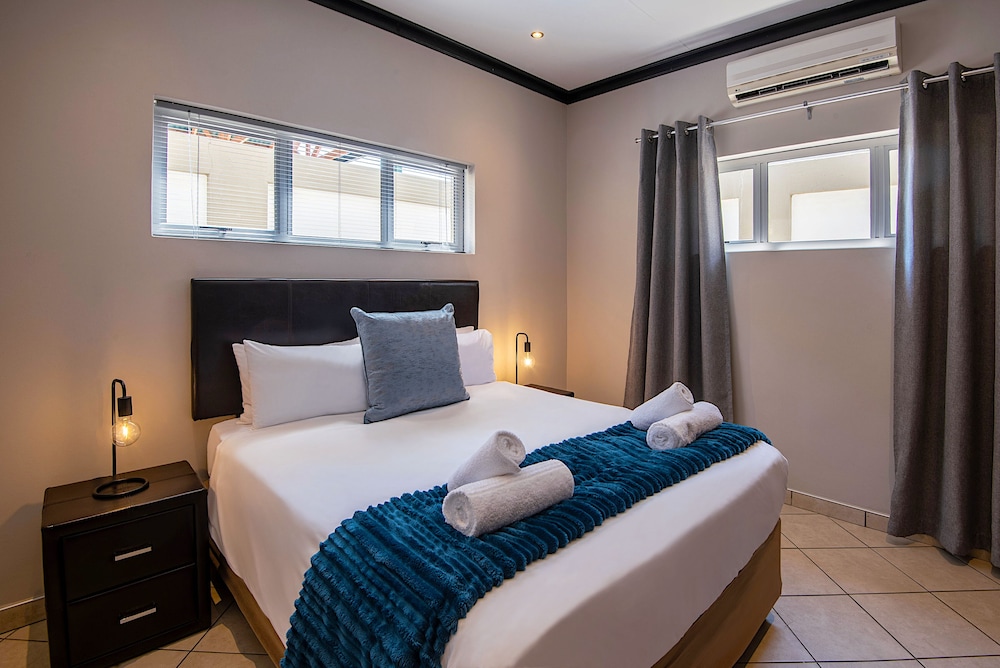 2 Bedrooms, Luxury, House, Queen and Twin Beds, Kitchen, Garden Area