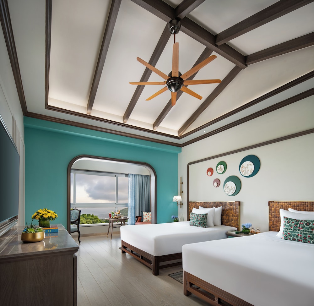 Premium, Twin Beds, Valley View