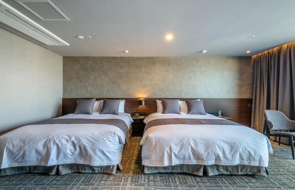 With City Hotel 15/40