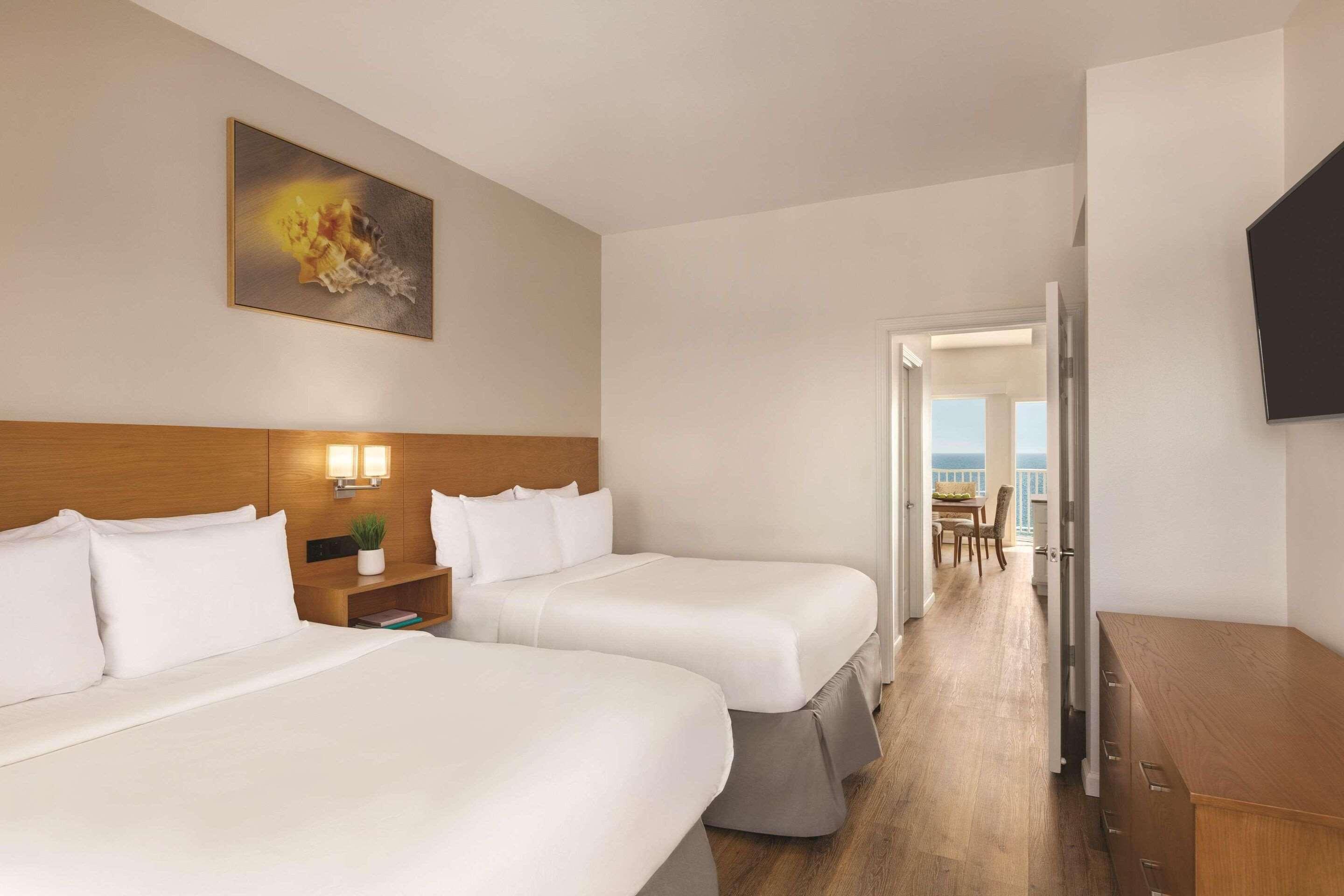 SUITE, 4 DOUBLE BEDS