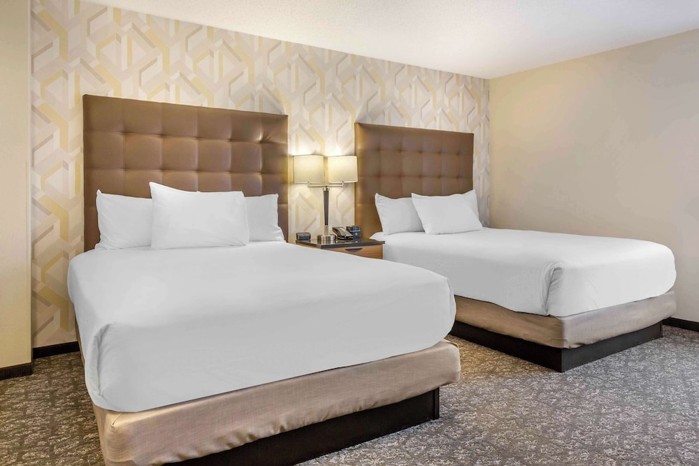 Drury Inn and Suites Southwest St. Louis 8/50