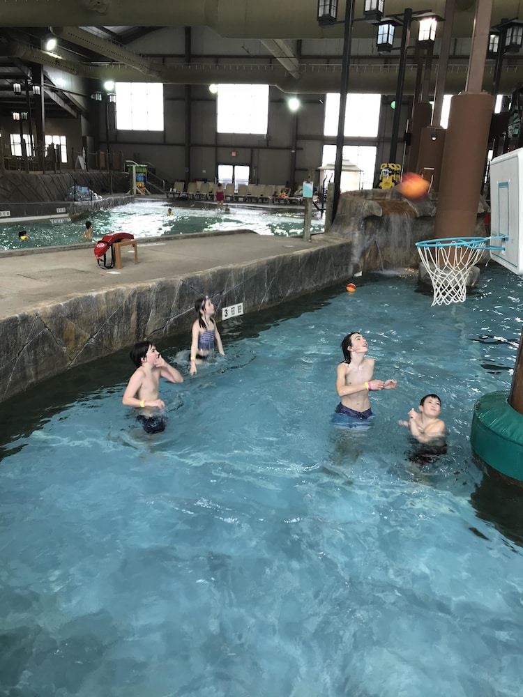 Hope Lake Lodge Indoor Waterpark 20/50