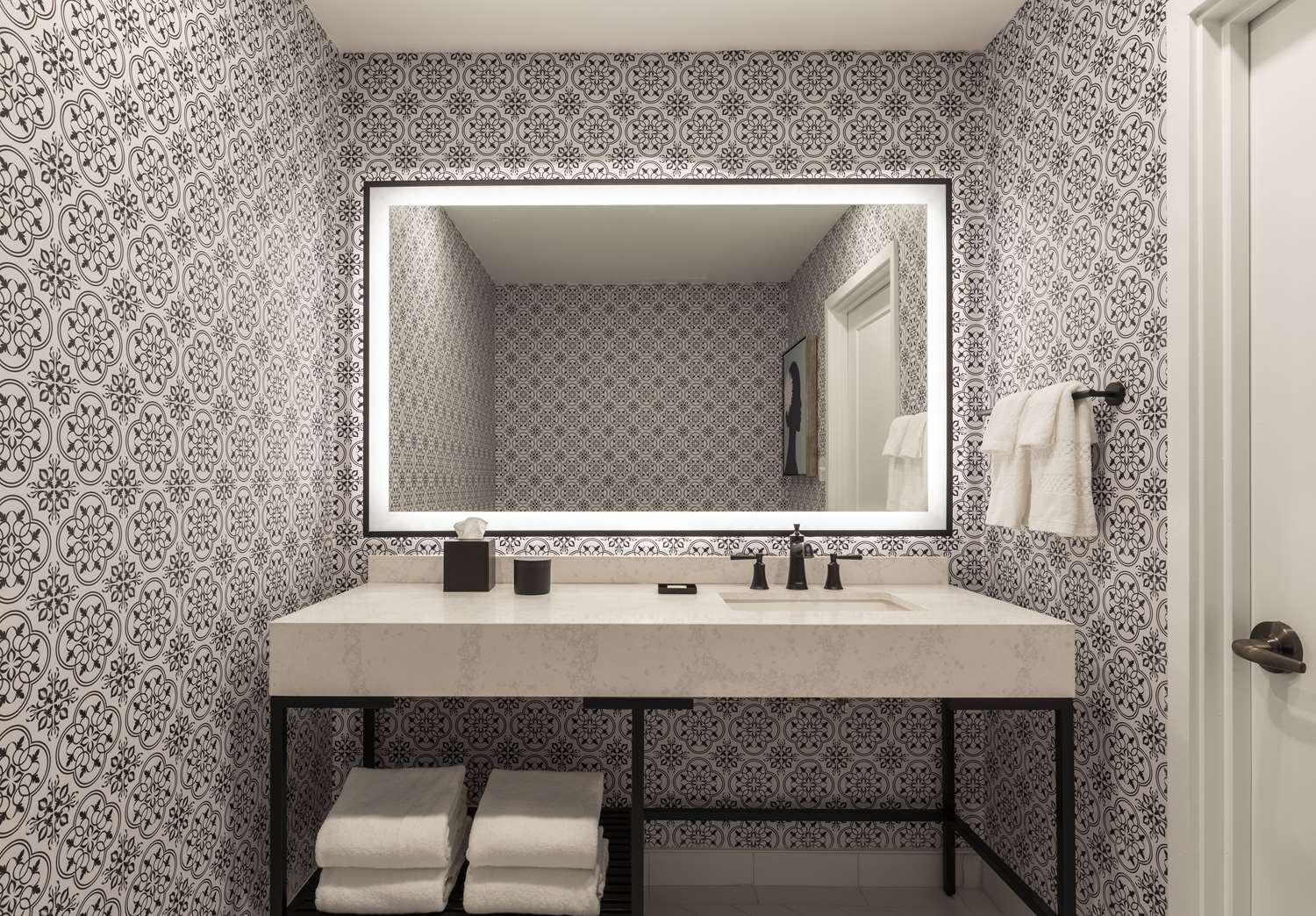 Mills House Charleston, Curio Collection by Hilton 32/34
