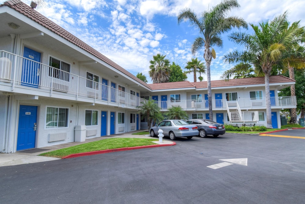Motel6 Costa Mesa, CA 48/55
