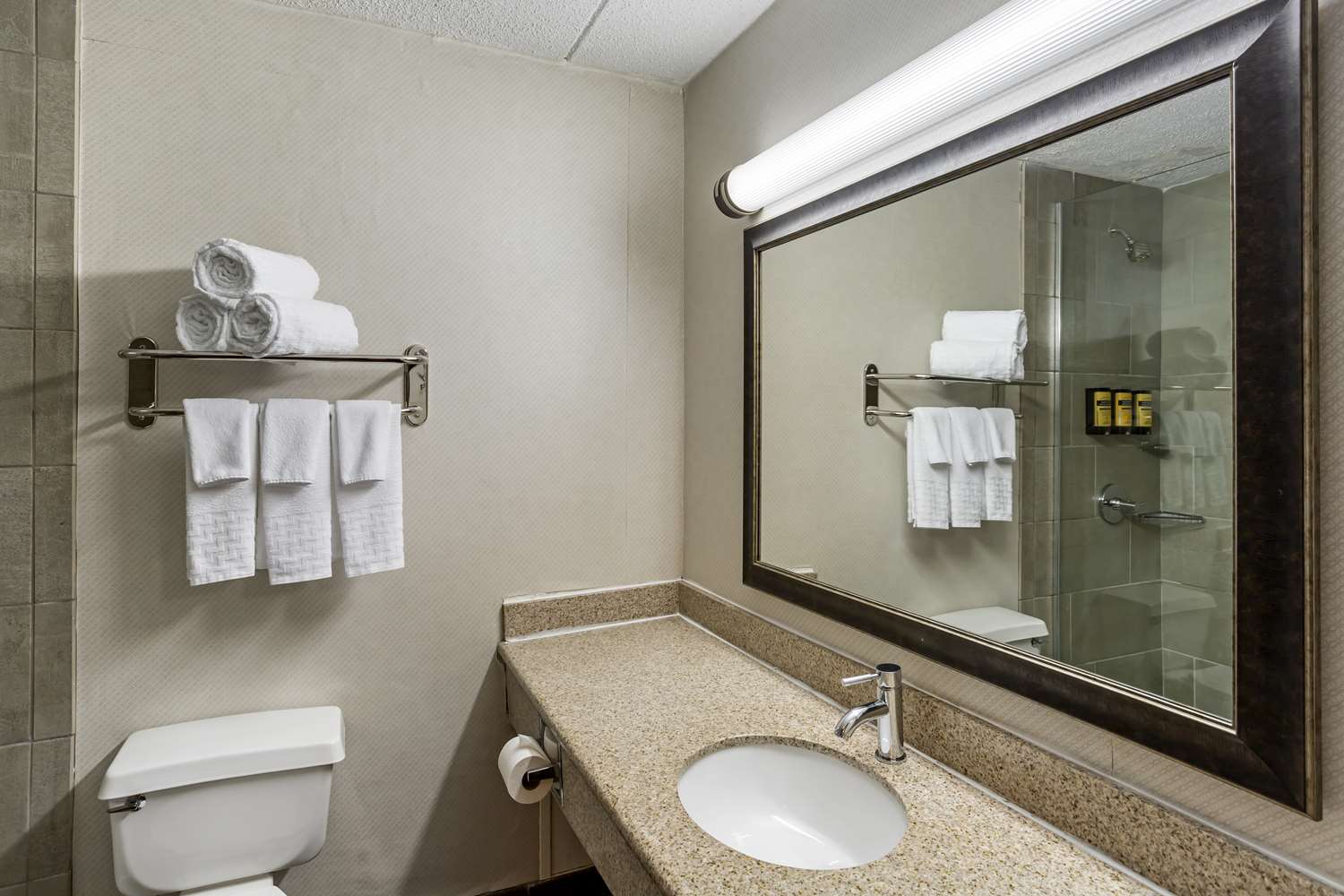 Kingston Hotel And Conference Center 27/28