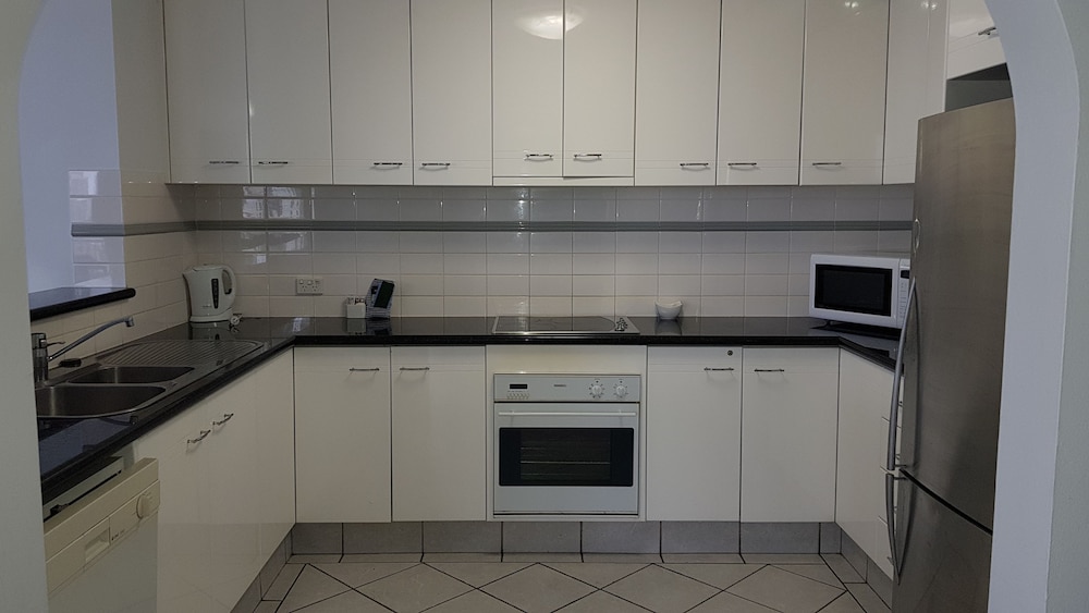 Genesis Holiday Apartments 23/76