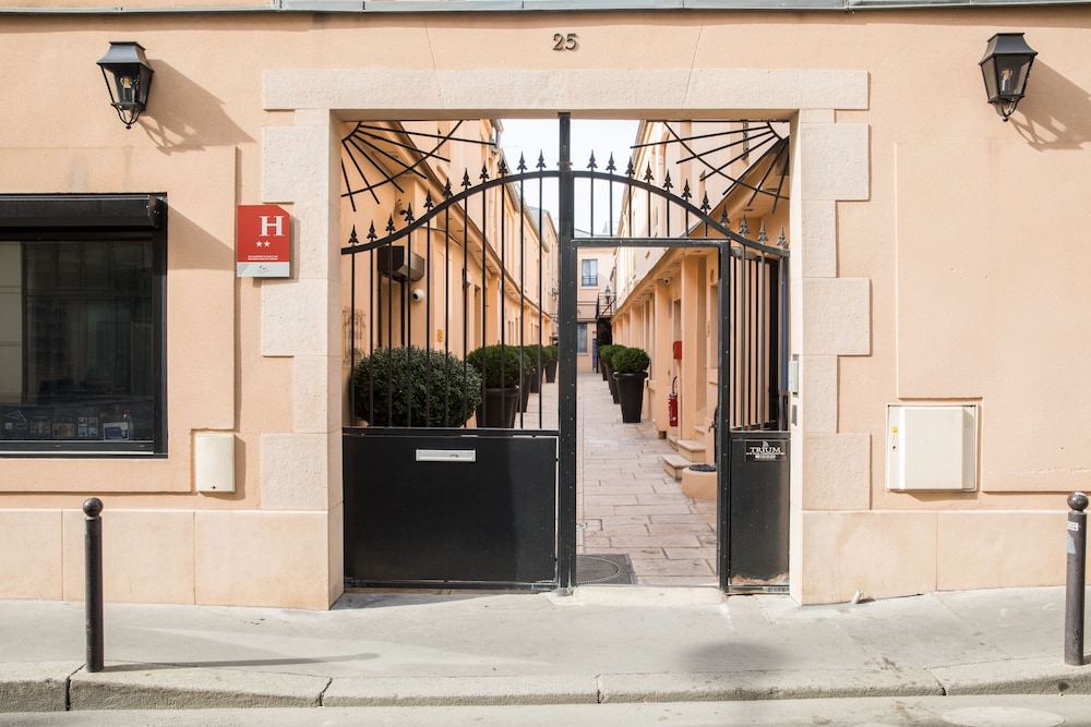 HOTEL DE L'HORLOGE 6/77