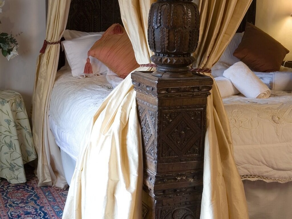 Bickleigh Castle Hotel - Castle 32/64
