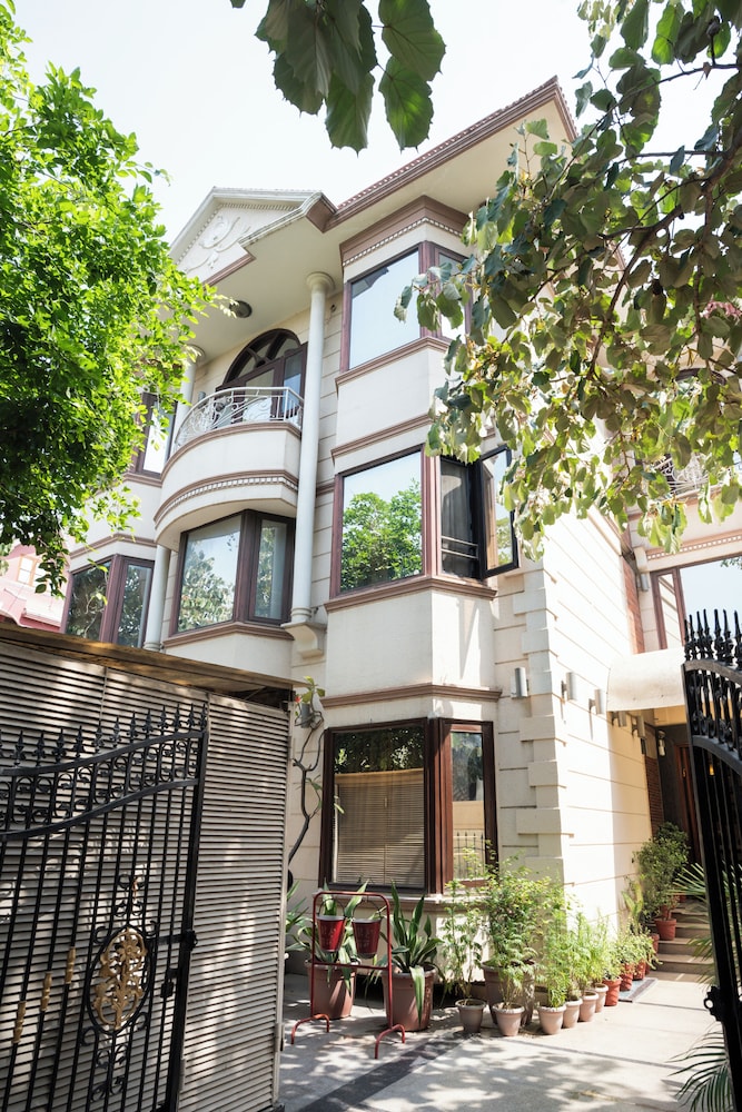 Ahuja Residency Gurgaon 12/50