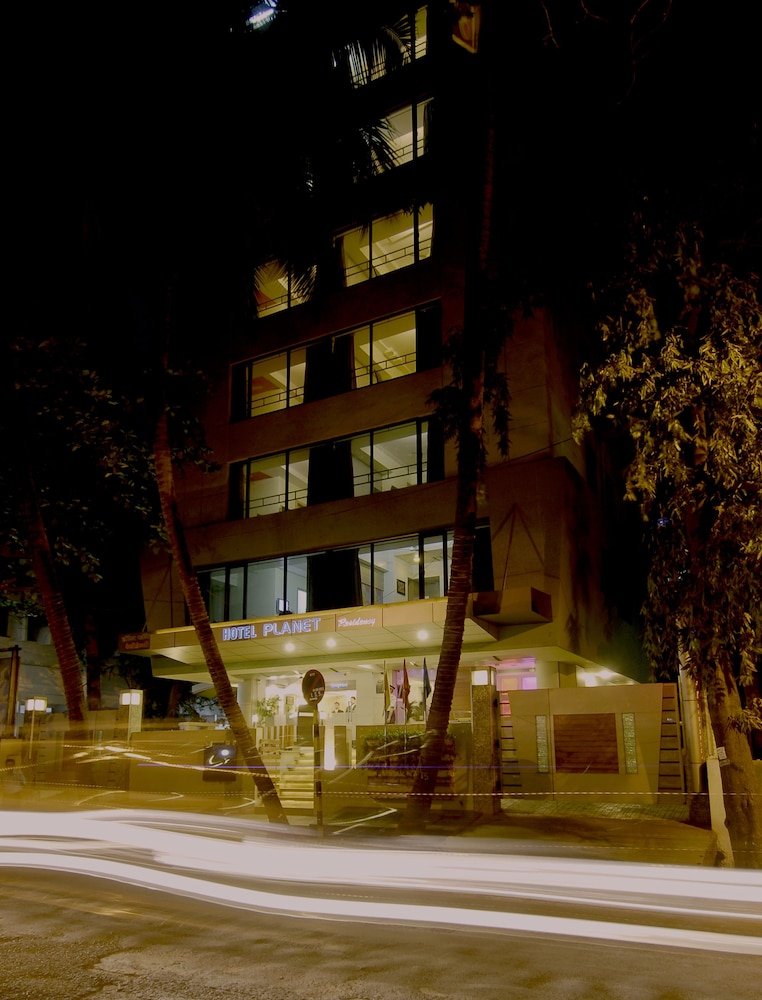 Oyo Premium 091 Vile Parle East 5/50