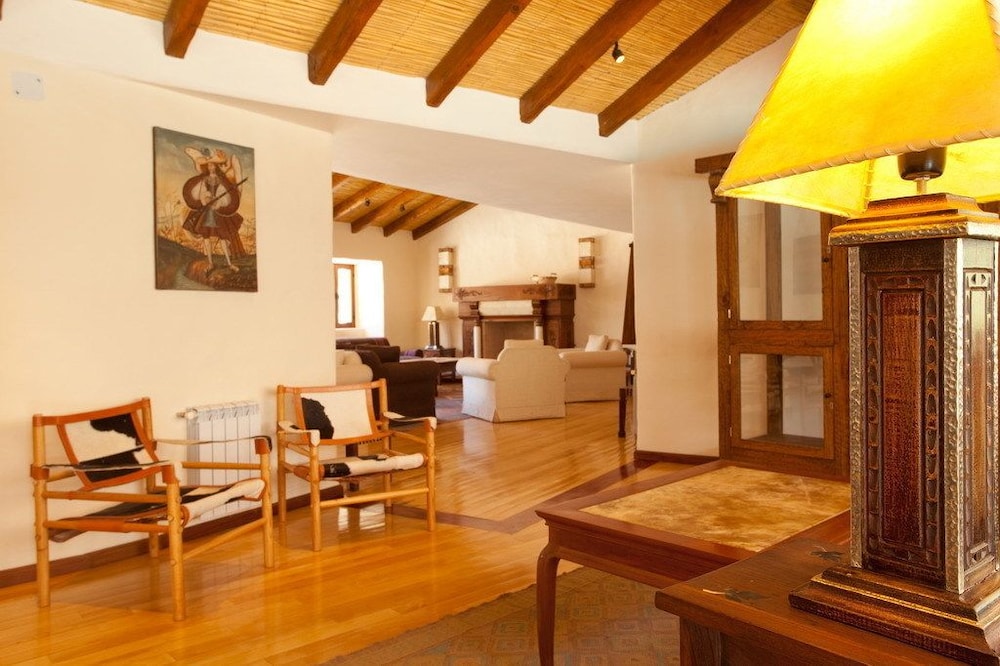 Marques de Tojo Hotel 44/63