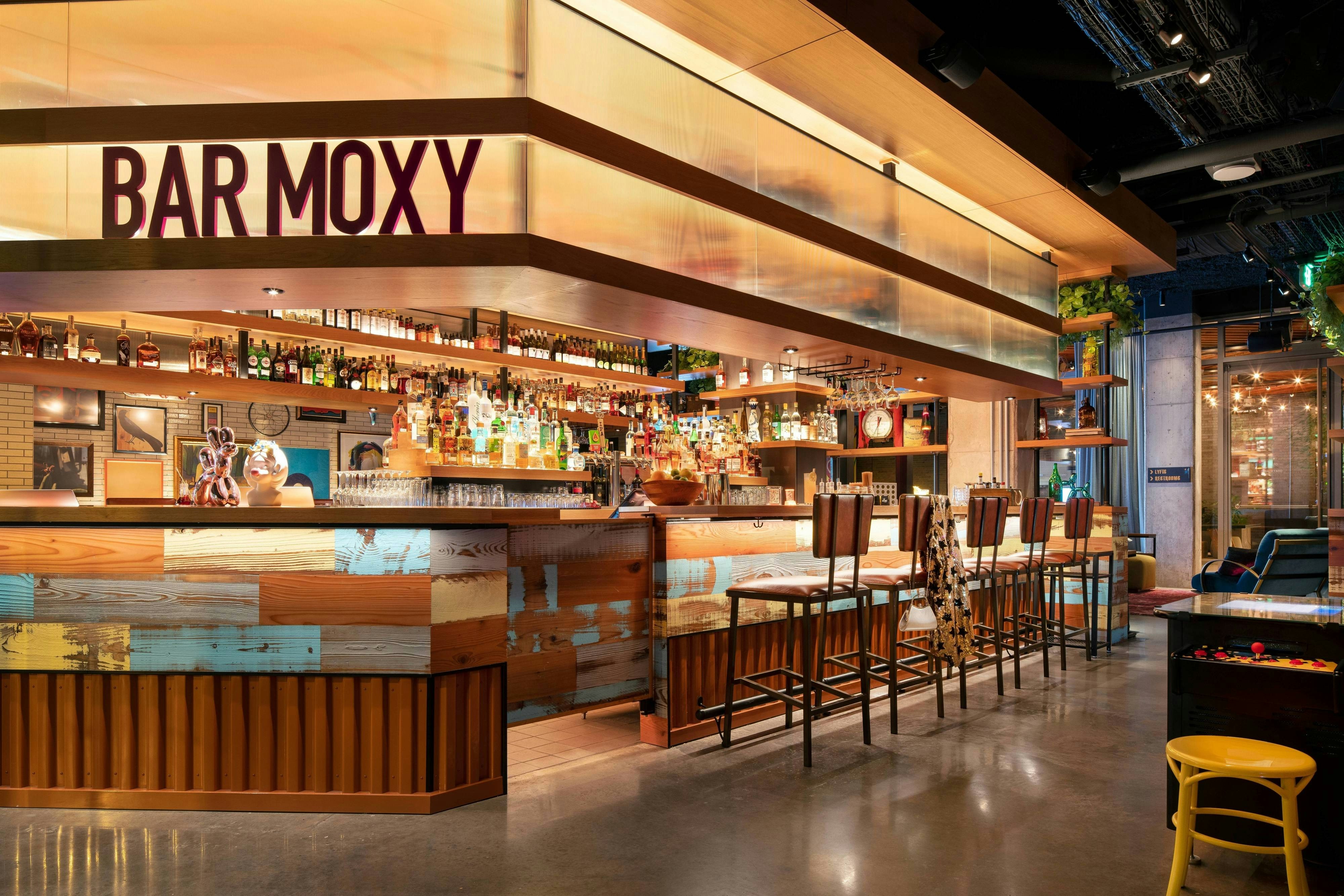 Moxy Austin - University 16/21