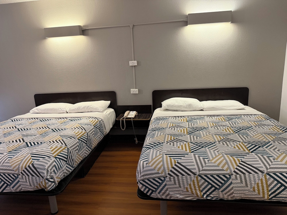 Motel6 Joliet, IL - I-80 37/58