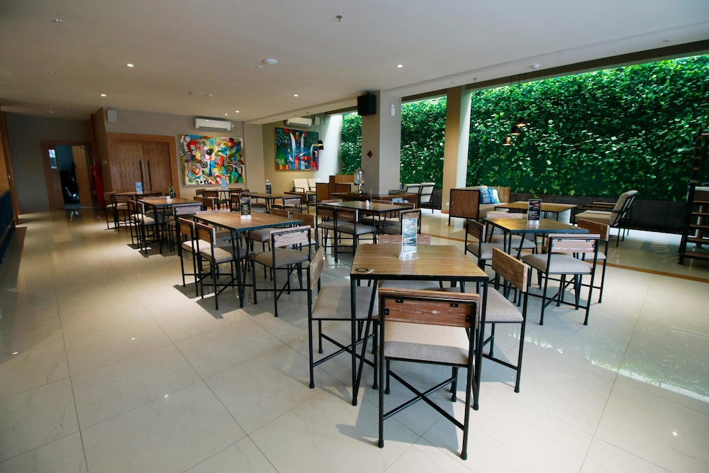 Yellow Star Ambarukmo Hotel 34/42