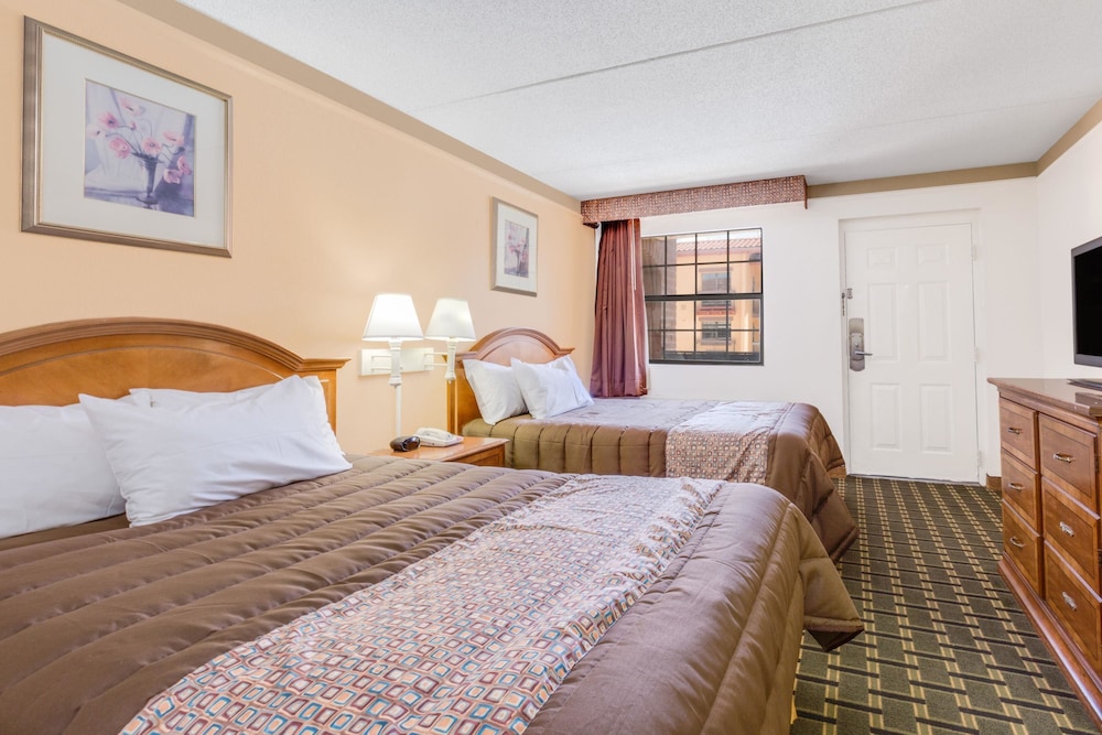 Days Inn By Wyndham Birmingham/West 14/32