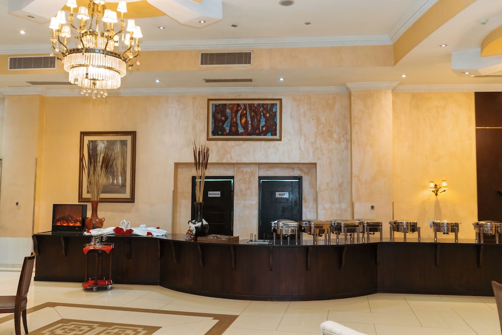 Capital Hotel And Spa 13/76