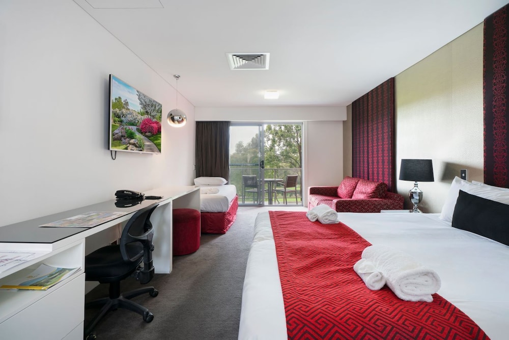 City Golf Club Motel 8/48
