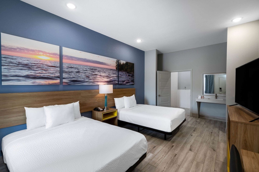 Days Inn & Suites By Wyndham Downtown/University Of Houston 24/60
