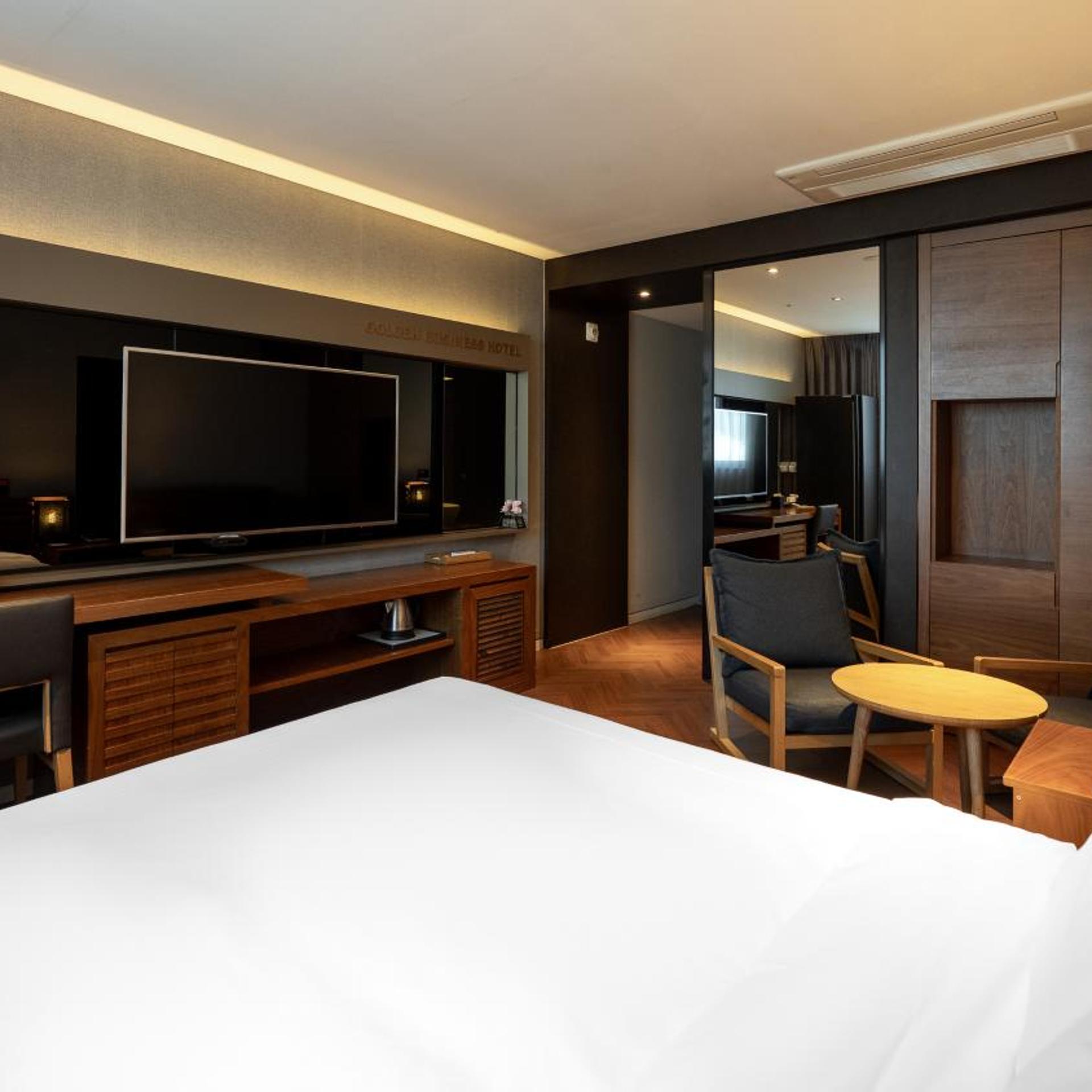 Deluxe, Double Bed, River View