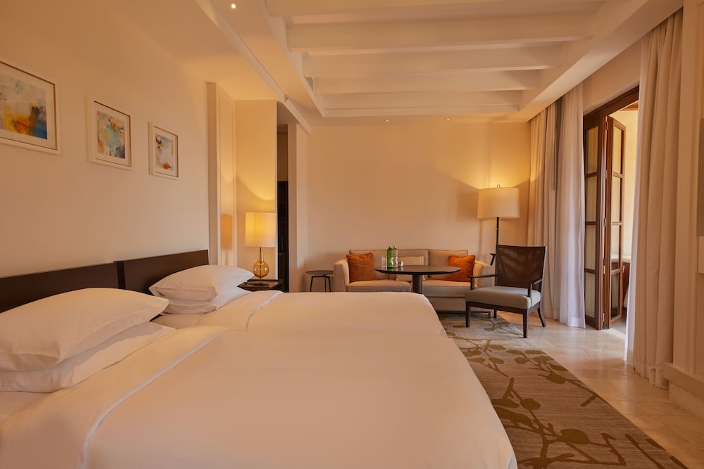 Junior Suite, Studio, King Bed, Resort View