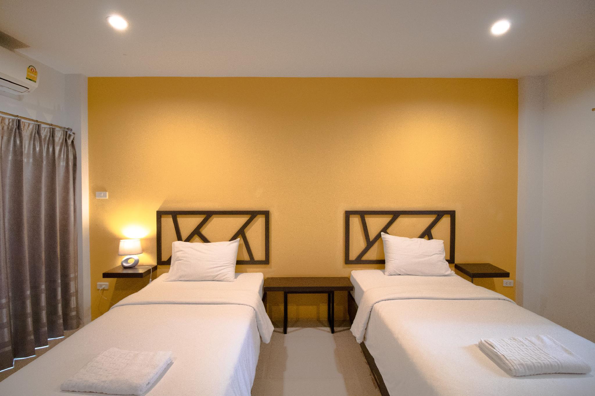 ROOM, TWIN BEDS