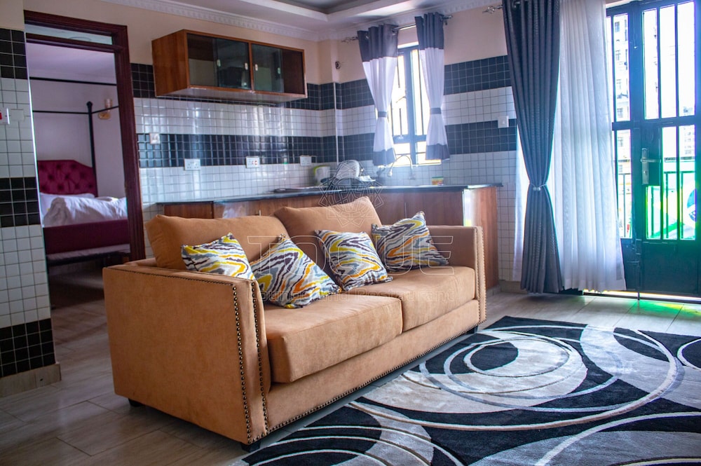 Toque Hotel & Lounge 38/50