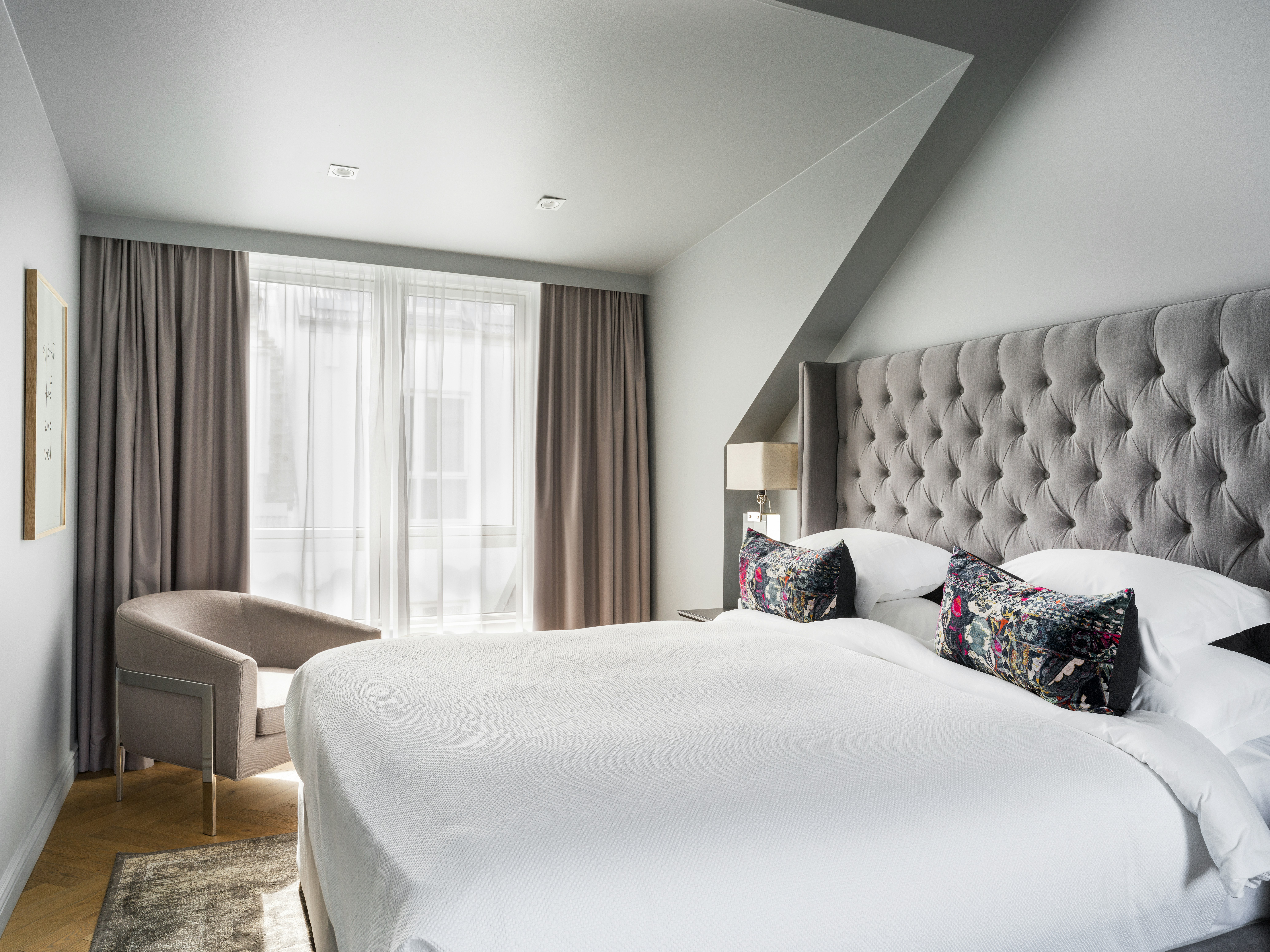 SUITE, KING BED