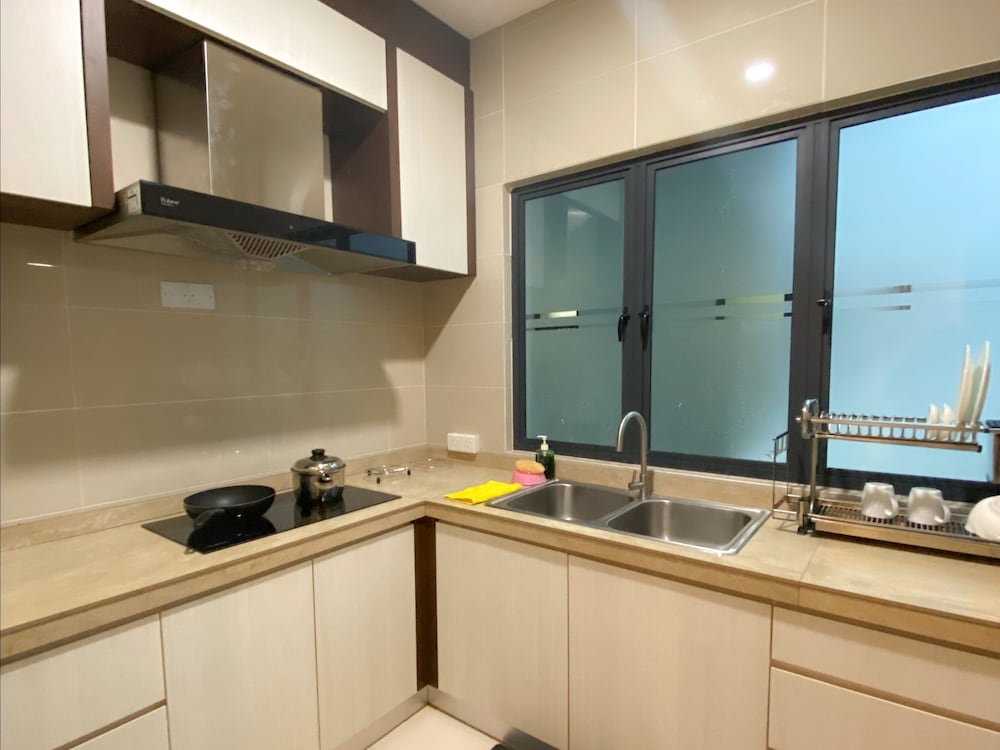 AZ HOTEL & SERVICED APARTMENTS 34/36
