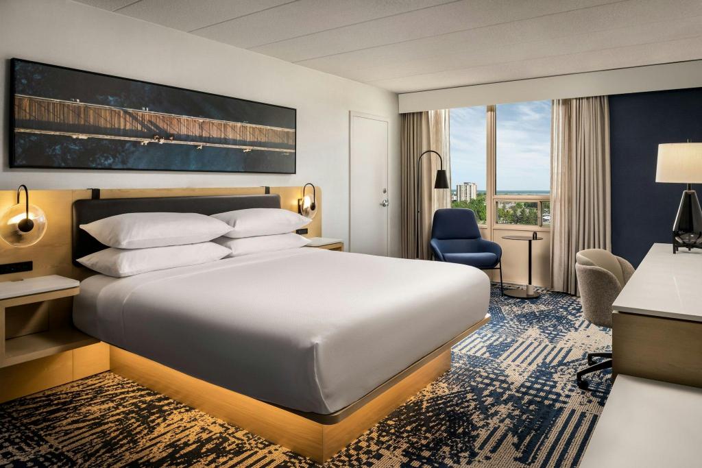1 Bedroom, Suite, King Bed, Water View, Sofa