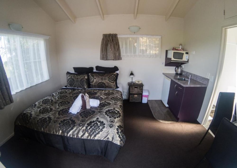 Anchor Lodge Resort 48/73
