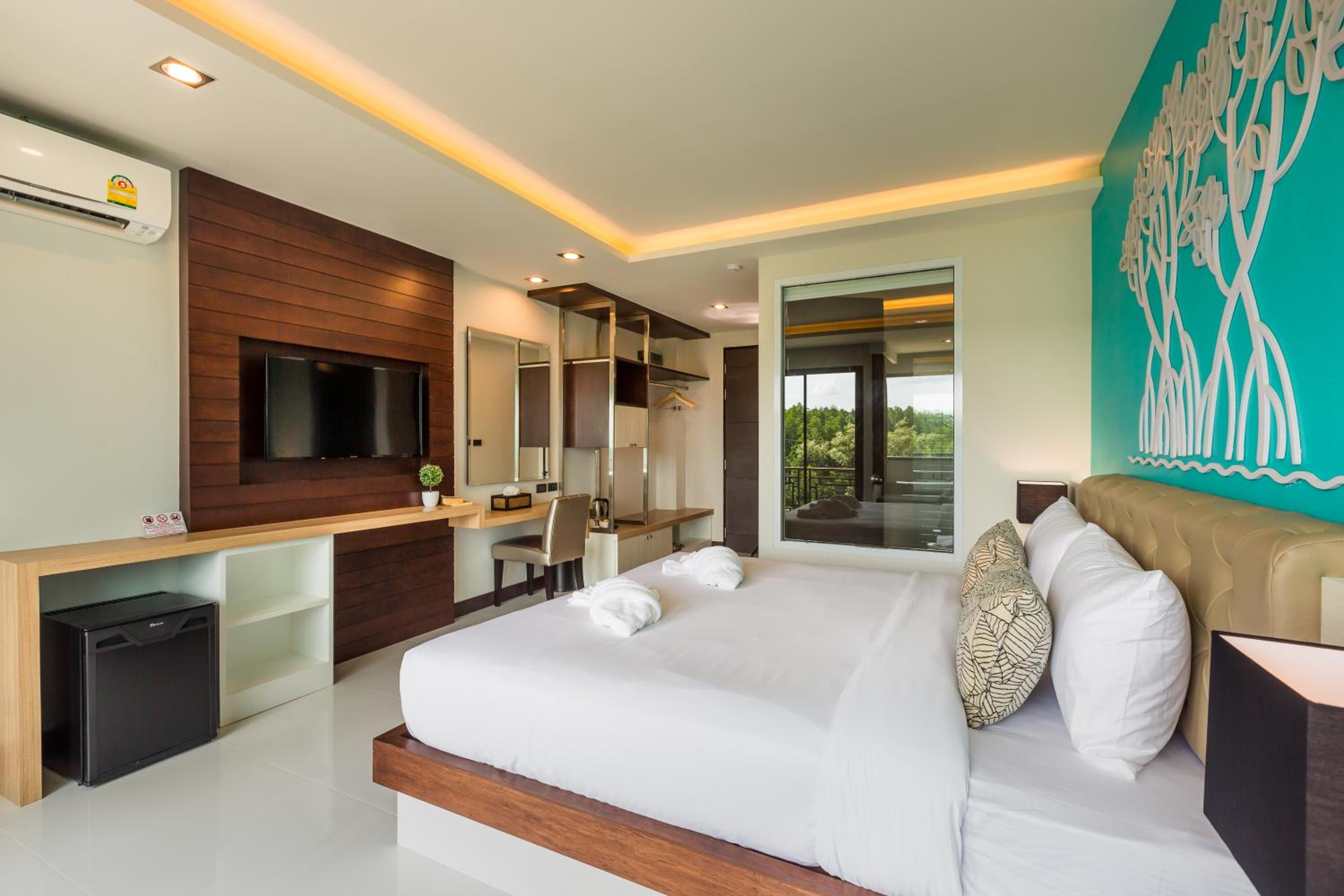 Deluxe King River View, River Front Krabi Hotel 4/7
