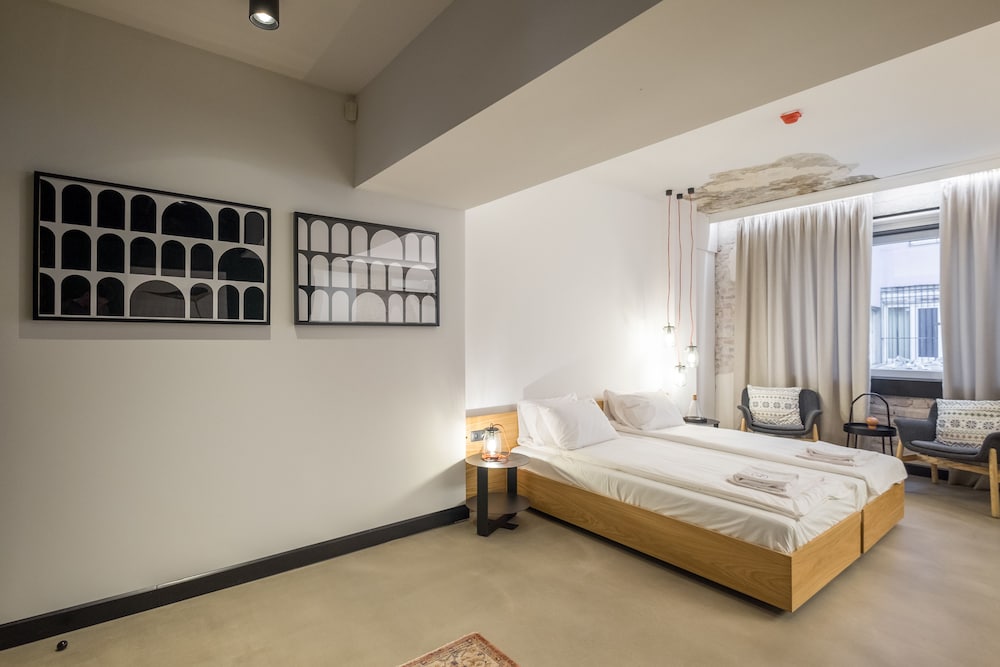 R34 Boutique Hotel 8/50